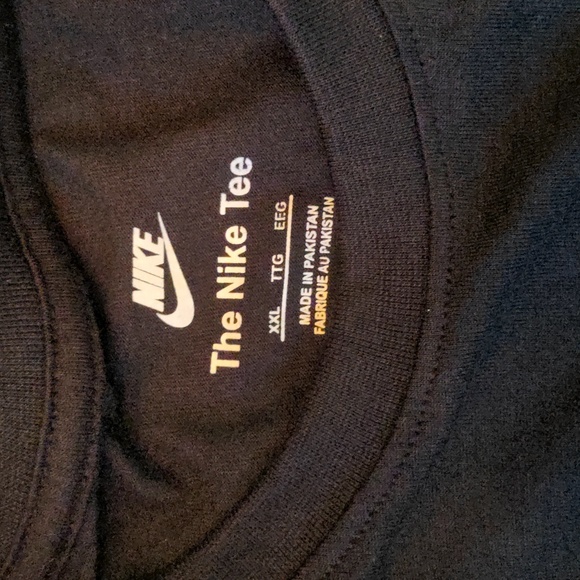 Men's Nike Swoosh black t-shirt, new, 2X, Christmas gift that we can't use - Picture 3 of 5